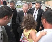 Başkan Erdoğan İstanbul’da! Bakkal ziyareti yaptı çocuklara oyunca dağıttı