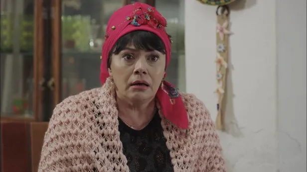 miadi-doldu-reytinglerde-kan-kaybeden-diziye-yol-gozukuyor-finalden-baska-yol-kalmayacak-1607198876886.jpg Miadı doldu reytinglerde kan kaybeden diziye yol gözüküyor! Finalden başka yol kalmayacak-9