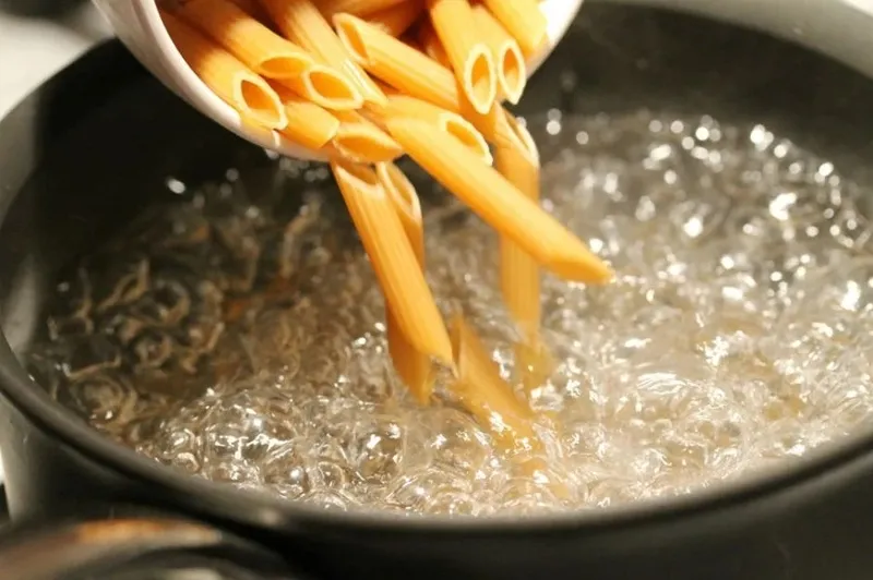 makarnayi-boyle-hasliyorsaniz-hata-ediyorsunuz-kaloriyi-arsa-cikariyor-1730893433994.jpeg (Takvim Foto Arşiv)