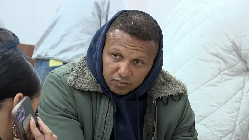 Mehmet Aurelio'nun annesi Lucia geçirdiği kalp krizi geçirerek hayatını kaybetti. Aurelio, annesinin cenazesini almak üzere Adli Tıp Kurumu'na geldi. (DHA)