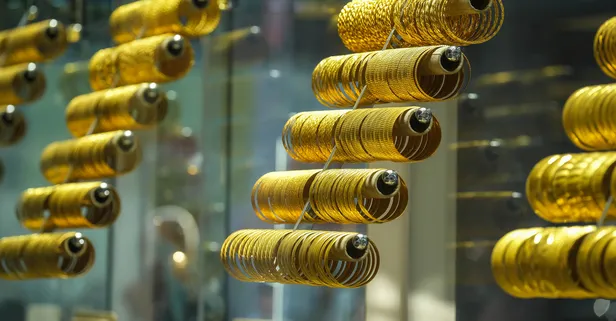 Altın zirve yaptı! Kuyumculardan gram altın için yıl sonu tahmini geldi