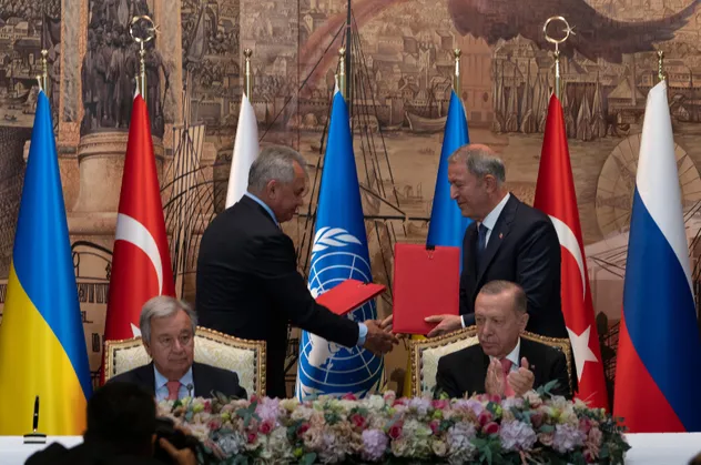 Dünya Türkiye'deki tarihi imzayı konuşuyor! Son dakika olarak geçip manşetlere taşıdılar