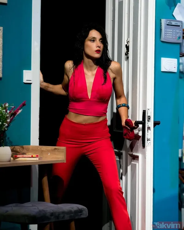 Cansu Tosun pembe eteğiyle öyle bir paylaşımda bulundu ki: Bana bunlarla gel dostum! Serenay Sarıkaya için “Merhabalaşırım” demişti - 9