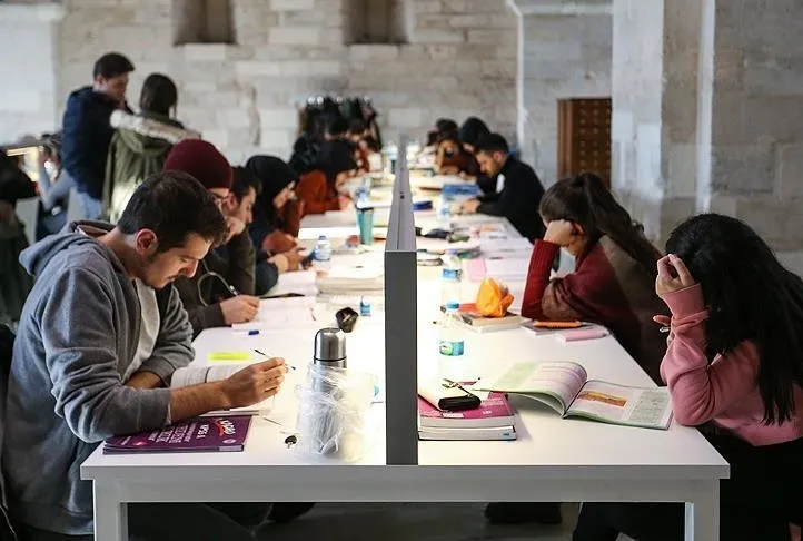 Öğrencilerden fazla para alınamayacak