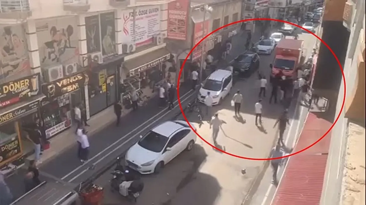 Şırnak'ta iki grup arasında taşlı ve sopalı kavga! İşte o anlar
