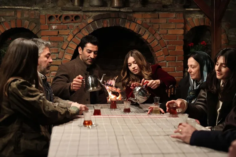 abi-11-bolumuyle-tum-kategorilerde-zirvede-yer-aldi-tahir-ogluna-iftira-atti-1774425475509.jpg A.B.İ. 11. bölümüyle tüm kategorilerde zirvede yer aldı: Tahir oğluna iftira attı!-5