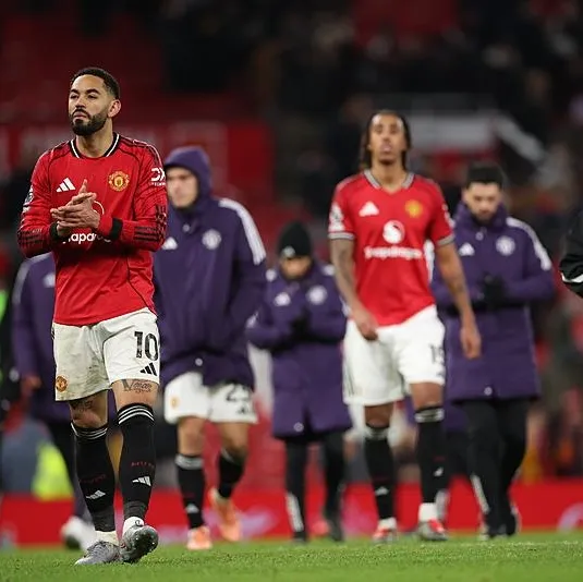 Manchester United’a evinde şok