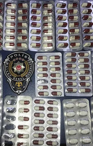 Kısıtlamayı ihlal eden kişinin üzerinden 210 adet uyuşturucu hap çıktı
