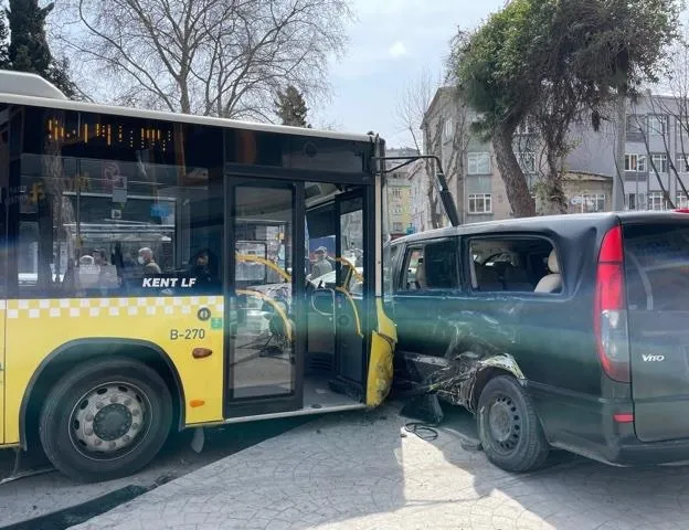 Freni patlayan İETT otobüsü 4 araca çarptı