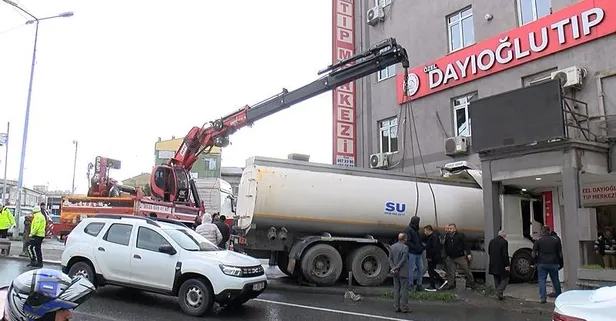 İstanbul’da su tankeri tıp merkezine girdi! Şoför kaçtı