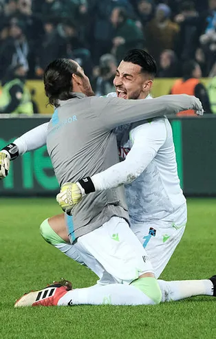 Trabzonspor'da kalede koronavirüs sıkıntısı! Başakşehir maçında sürpriz isim forma giyecek