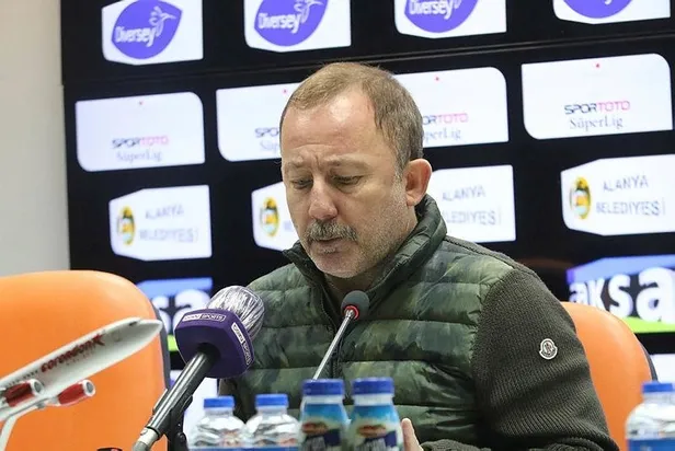 besiktasta-kritik-zirve-kotu-sonuclar-masaya-yatirilacak-1637528221408.jpeg Beşiktaş’ta kritik zirve! Yönetim Sergen Yalçın'la bir araya gelerek kötü sonuçları masaya yatırılacak-2