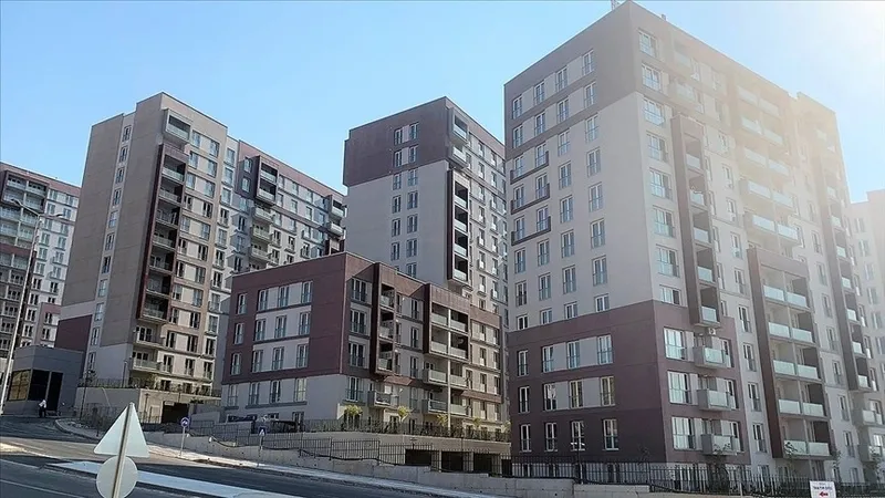 son-dakika-yuzyilin-konut-projesine-basvuru-sayisi-5-milyonu-gecti-1764230312191.jpeg Son dakika! Yüzyılın Konut Projesi'ne başvuru sayısı 5 milyonu geçti-1