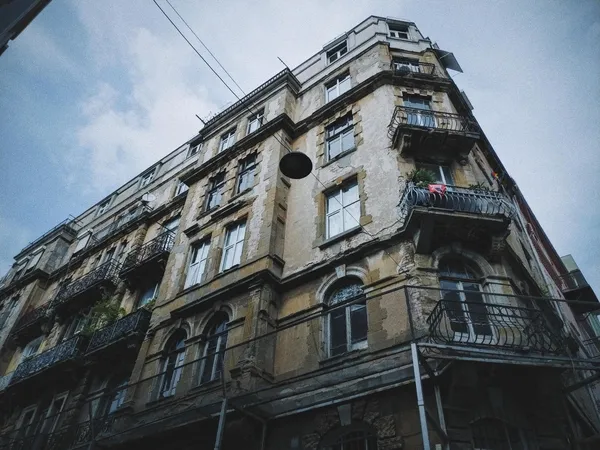 Kadıköy Yeldeğirmeni'ndeki Valpreda Apartmanı 112 yaşında-3