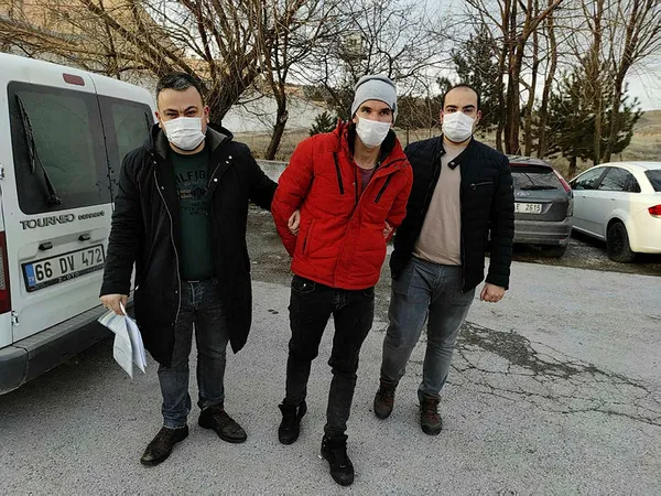 psikiyatrihastasi-istedigi-ilaci-yazmayan-kadin-doktorun-ayagini-kirdi-1612383936348.jpg Psikiyatri hastası, istediği ilacı yazmayan kadın doktorun ayağını kırdı-3