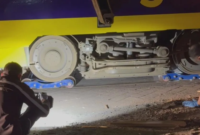Gülhane’de tramvay raydan çıktı