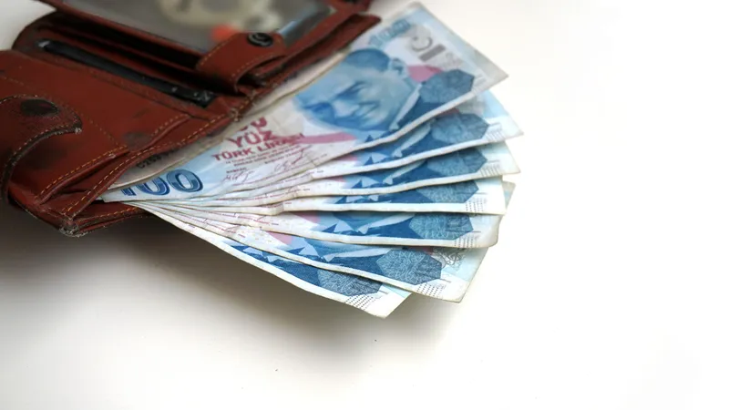 162-milyon-emekliyi-mest-edecek-mujde-9450-tllik-ek-odeme-icin-1900da-onay-geldi-1710074846102.jpg 9.450 TL'lik ek ödeme için 19.00'da onay geldi! 16.2 milyon emekliyi mest edecek müjde-3