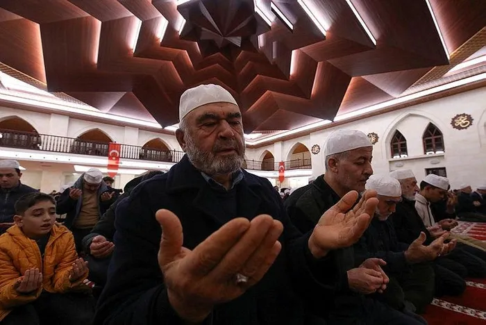 Malatya'da şehitler için sabah namazında dua edildi