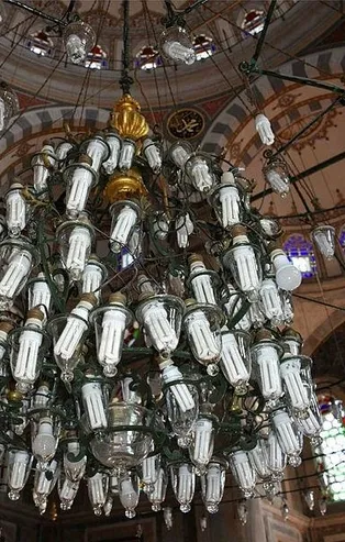 SON DAKİKA: Laleli Camii'nde ampul tartışması: Vakıflar Genel Müdürlüğü harekete geçti