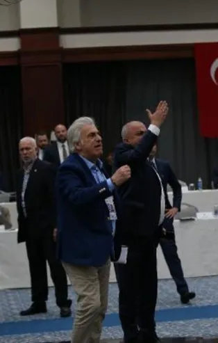 Son dakika: Fenerbahçe Kulübü Yüksek Divan Kurulu toplantısında ortalık karıştı! Hakaretler havada uçuştu