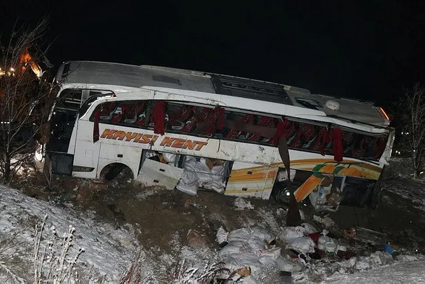 kayseride-kontrolden-cikan-yolcu-otobusu-sarampole-devrildi-olu-ve-yaralilar-var-1674959627565.jpeg Kayseri'de kontrolden çıkan yolcu otobüsü şarampole devrildi! Ölü ve yaralılar var-6