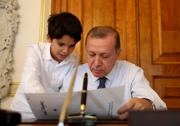 Erdoğan paylaştı: "Bugünkü mesai arkadaşım torunum Ömer Tayyip"-3