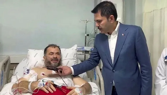 cumhur-ittifaki-ibb-baskan-adayi-murat-kurum-fatih-camii-imami-galip-ustayi-hastanede-ziyaret-etti-baskan-erdo-1704794426012.jpeg Cumhur İttifakı İBB Başkan Adayı Murat Kurum, Fatih Camii İmamı Galip Usta'yı hastanede ziyaret etti! Başkan Erdoğan telefonda görüştü-7