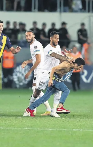 Beşiktaş'ın yaşanan skandal olaylarla ilgili tepkisi sürüyor: Ya elinde bıçak olsaydı!