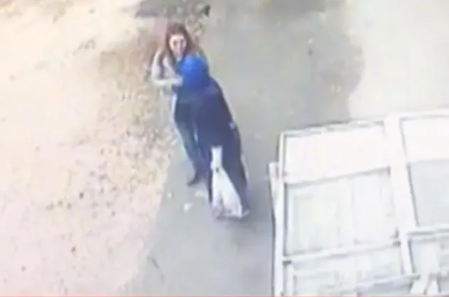 Diyarbakır'da kaldırım göçtü: 2 yaralı!
