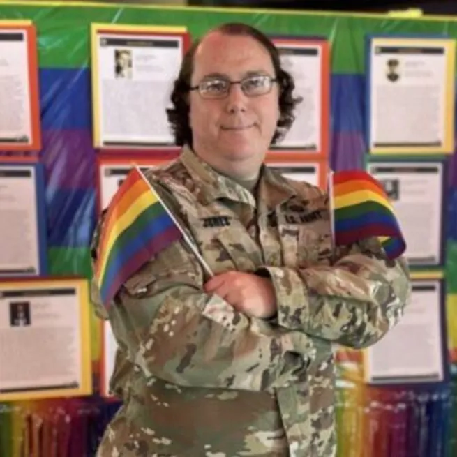 ABD LGBT sapkınlığına çanak tutuyor! Pentagondan eşcinsel binbaşı güzellemesi: Trans oramiral hala hafızalarda