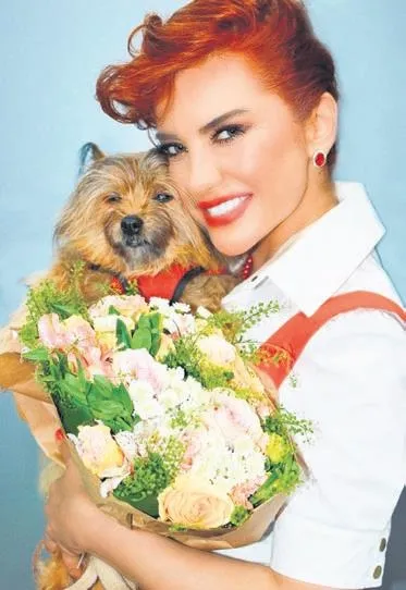 1650567340983.jpeg Kıbrıs'tan iki ev alan Ajda Pekkan dairelerini vinçle gezdi-8