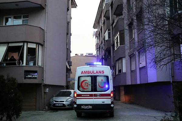 sakaryada-kavga-eden-irakli-2-kardes-birbirini-bicakladi-1609689333658.jpg Sakarya'da kavga eden Iraklı 2 kardeş birbirini bıçakladı-2