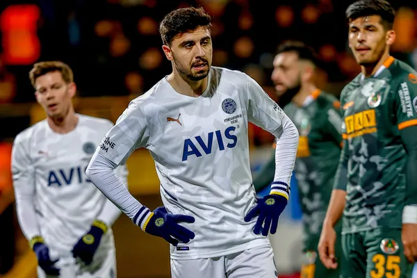 medipol-basaksehir-teknik-direktoru-emre-belozoglu-fenerbahceden-ozan-tufani-istiyor-1654512876090.jpg Medipol Başakşehir teknik direktörü Emre Belözoğlu, Fenerbahçe'den Ozan Tufan'ı istiyor!-3