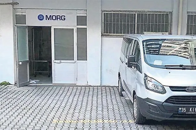 Morgda inanılmaz olay! Bir anda kontrolden çıktı keserle saldırdı! Yer: İzmir
