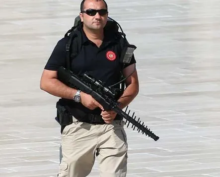 Anıtkabir’de dikkat çeken silah