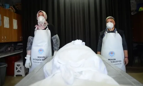 SON DAKİKA: Koronavirüs pandemisinde gassalların zorlu sınavı: Herkes buna cesaret edemez!-6