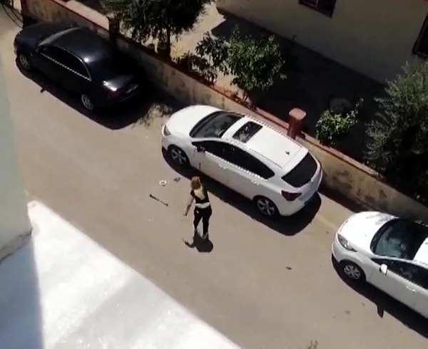 Antalya’da demir çubuklu kadın dehşet saçtı!-1