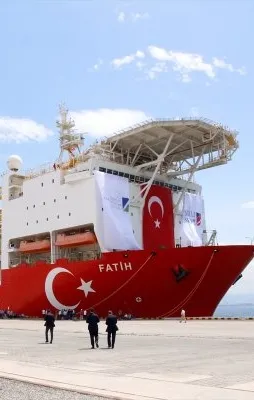 Türkiye'nin sondaj gemisi Fatih Yunan'ı korkuttu