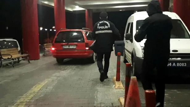 sakaryada-akilalmaz-kaza-savrulan-traktordeki-av-tufegi-patladi-surucu-yarali-1611093636537.jpeg Sakarya’da akılalmaz kaza: Savrulan traktördeki av tüfeği patladı sürücü yaralı!-2