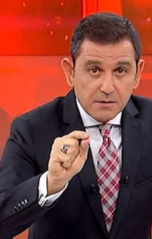 YPG'nin sözde karargahına Türk bayrağı asılmasını hazmedemeyen Fatih Portakal'a sert eleştiri: Korkma ver coşkuyu!