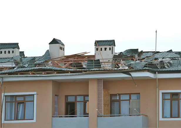 Ermenistan sivilleri hedef alıyor! Evin üzerine havan topu mermisi isabet etti