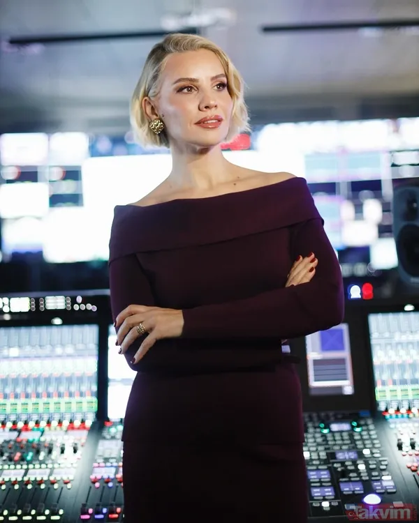 Telaşın içinde romantizm: Esra Erol’dan ‘Aşkito’ hareketler! O notu gören Ali Özbir... - 11