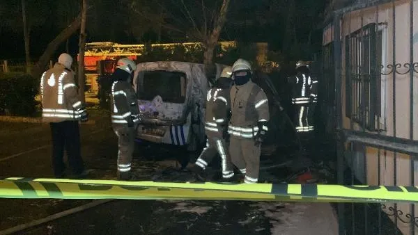 Gece yarısı yangın paniği! Pendik'te polis aracı yandı, alevler hastanenin arşiv binasına sıçradı-3