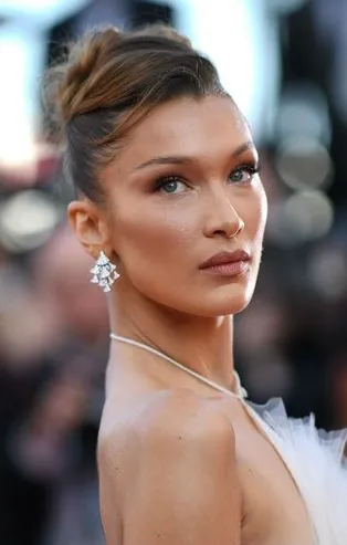 Bella Hadid New York'ta çekimlere girmeden önce Coronavirüs testi yaptırdı