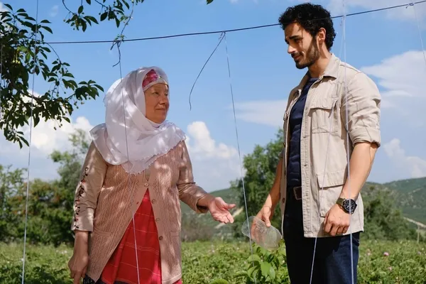 1656364626078.jpg Gül Masalı 3. bölüm fragmanı yayınlandı: “Ben buraya ait değilim”-2