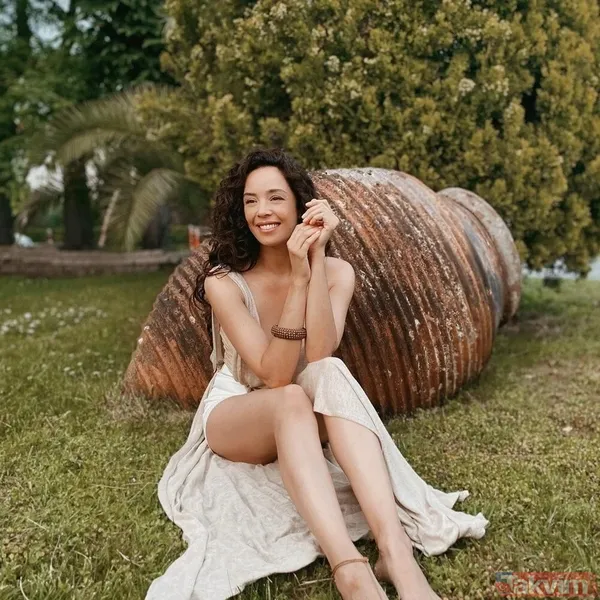 Örgülü saçlarıyla mışıl mışıl uyuyan bu küçük kızı tanıyabildiniz mi? Yıllar sonra katıldığı yarışma hayatını değiştirdi: Şimdi tüm dünya onu tanıyor - 17