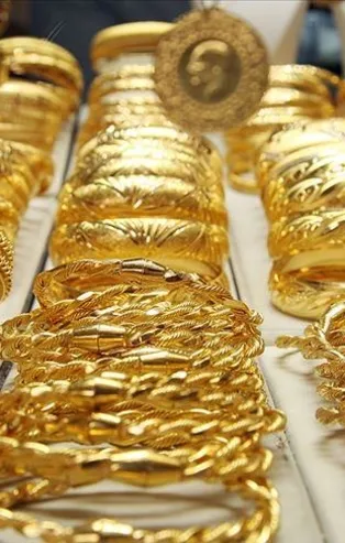 Altın zirveden döndü