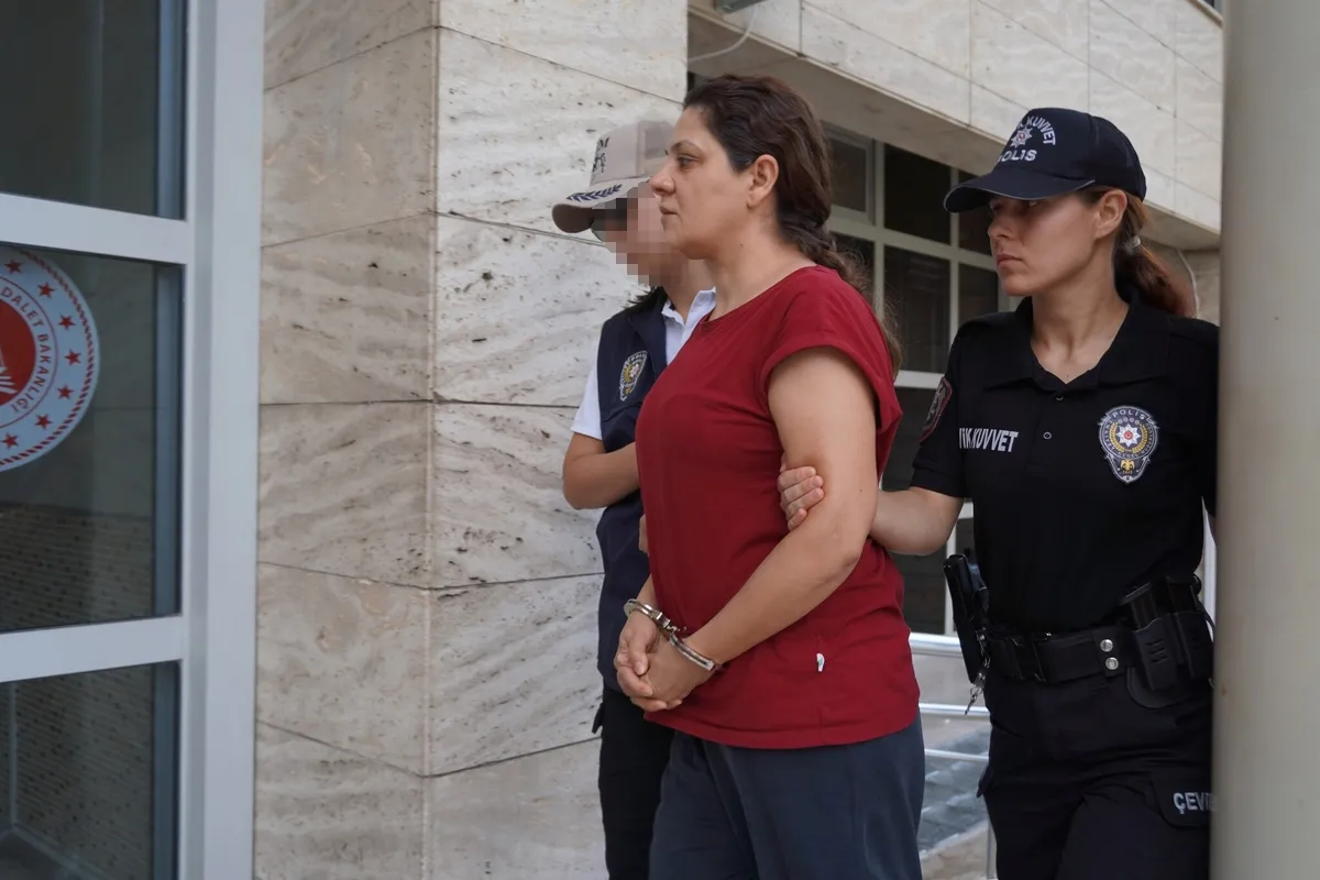 Burkay Karatepe'nin ablasının FETÖ'cülere lojistik destek verdiği ortaya çıktı! 10 yıllık ihanet yazışmalar taslak klasöründe: "Her pazar olmasın arada şaşırtalım"-2