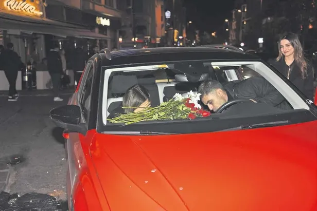 basariya-gelin-onceki-aksam-gelinlik-koleksiyonunu-sergileyen-asena-gozyaslarini-tutamadi-saklambac-haberleri-1668635305676.jpg Başarıya 'gelin'! Önceki akşam gelinlik koleksiyonunu sergileyen Asena gözyaşlarını tutamadı | Saklambaç haberleri-6