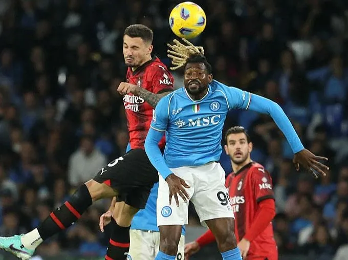 adim-adim-kadikoye-fenerbahce-milanin-bosnak-yildizi-rade-krunic-icin-ilk-adimi-atti-ilk-sizinle-gorusecegiz-1700691110636.jpeg Adım adım Kadıköy'e! Fenerbahçe Milan'ın Boşnak yıldızı Rade Krunic için ilk adımı attı: İlk sizinle görüşeceğiz-4